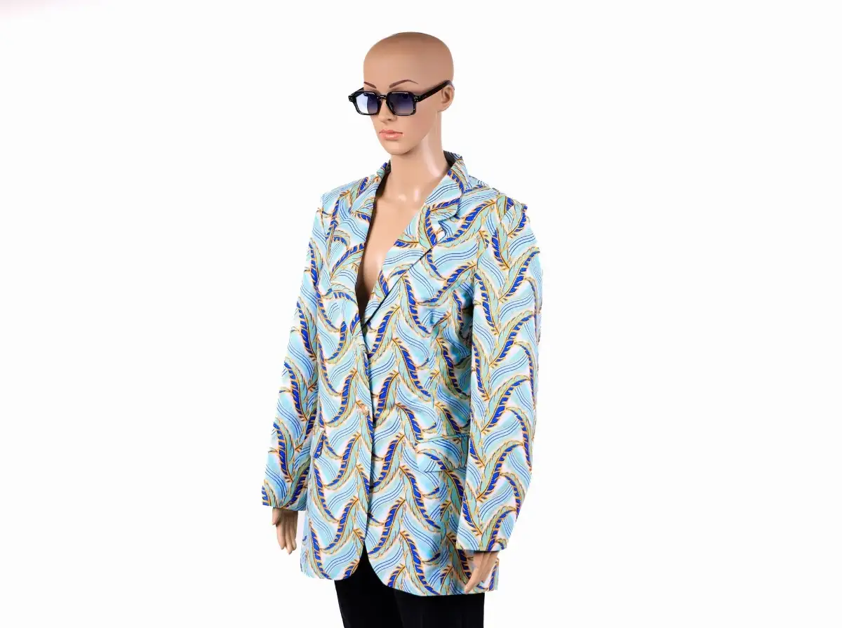 Veste bleue clair à motifs