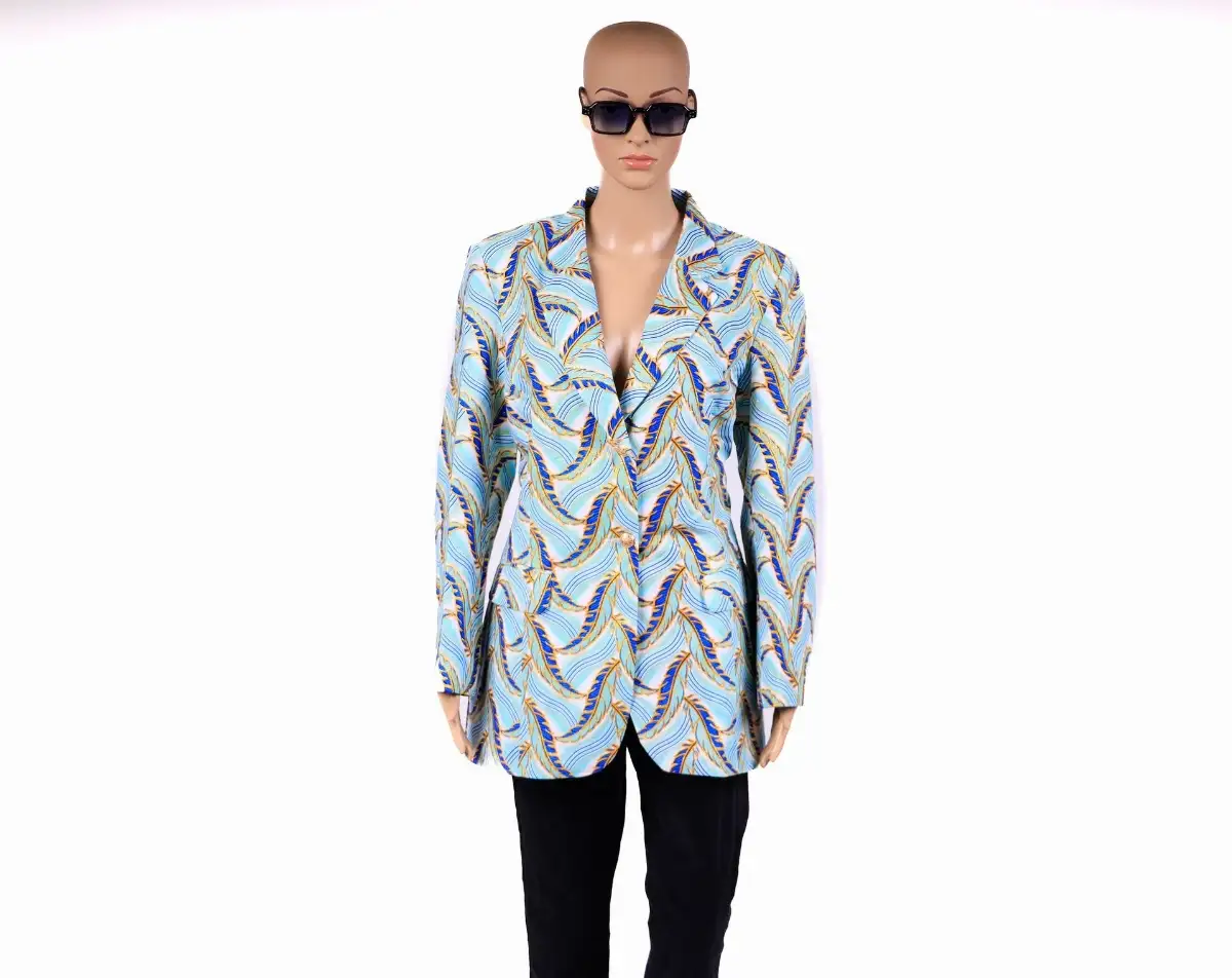 Veste bleue clair à motifs