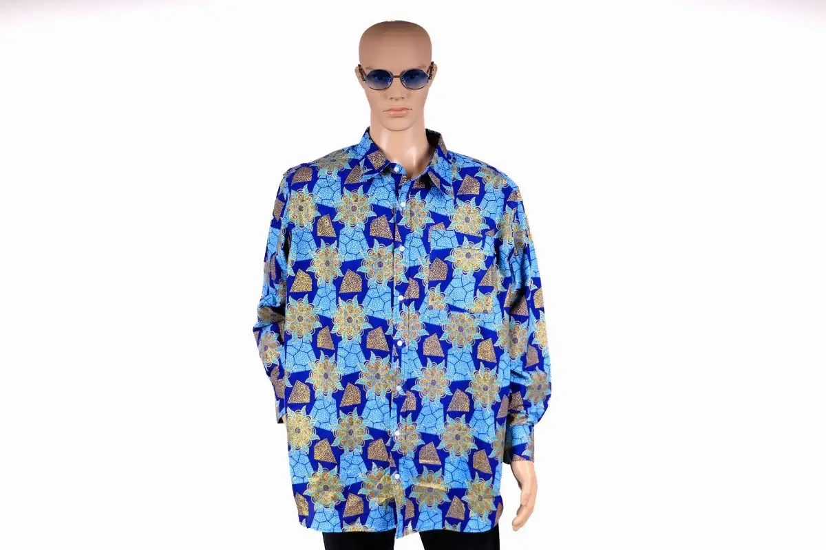 Chemise bleue à motifs