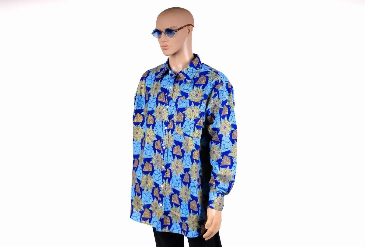 Chemise bleue à motifs