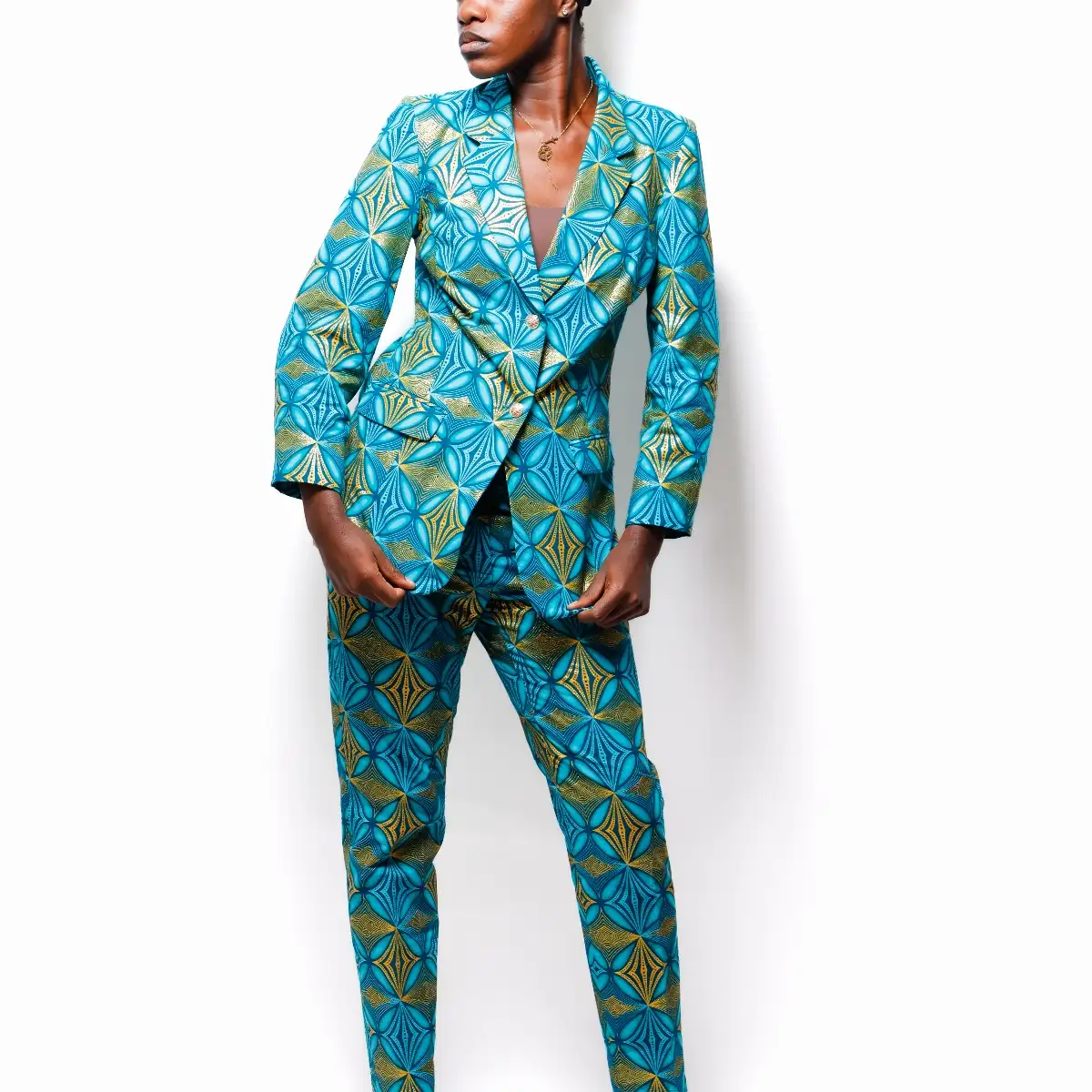 Tailleur Élégance turquoise en wax - sur mesure